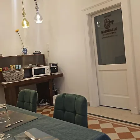 Bed & Breakfast Gsr Garibaldi Station Napels